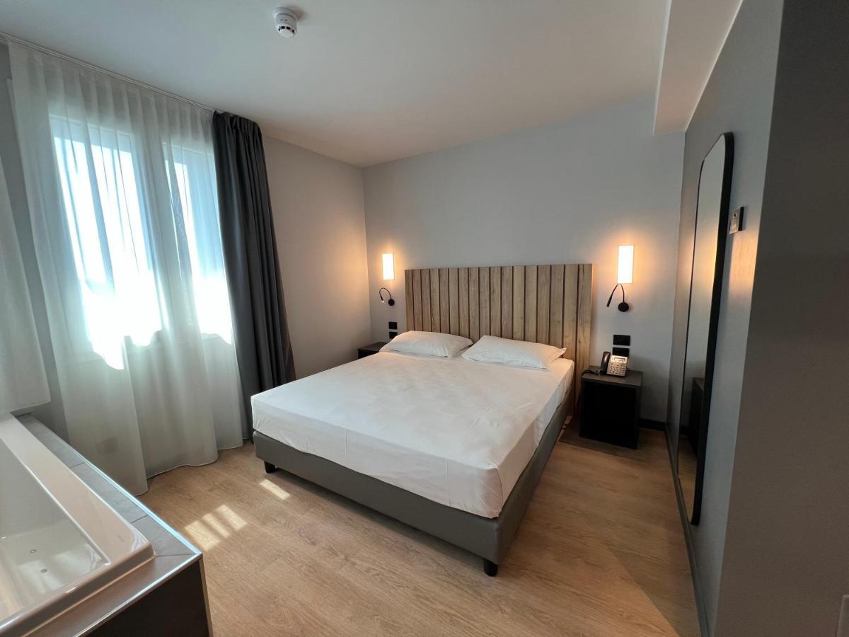 Hotel Leonessa Brescia Buitenkant foto