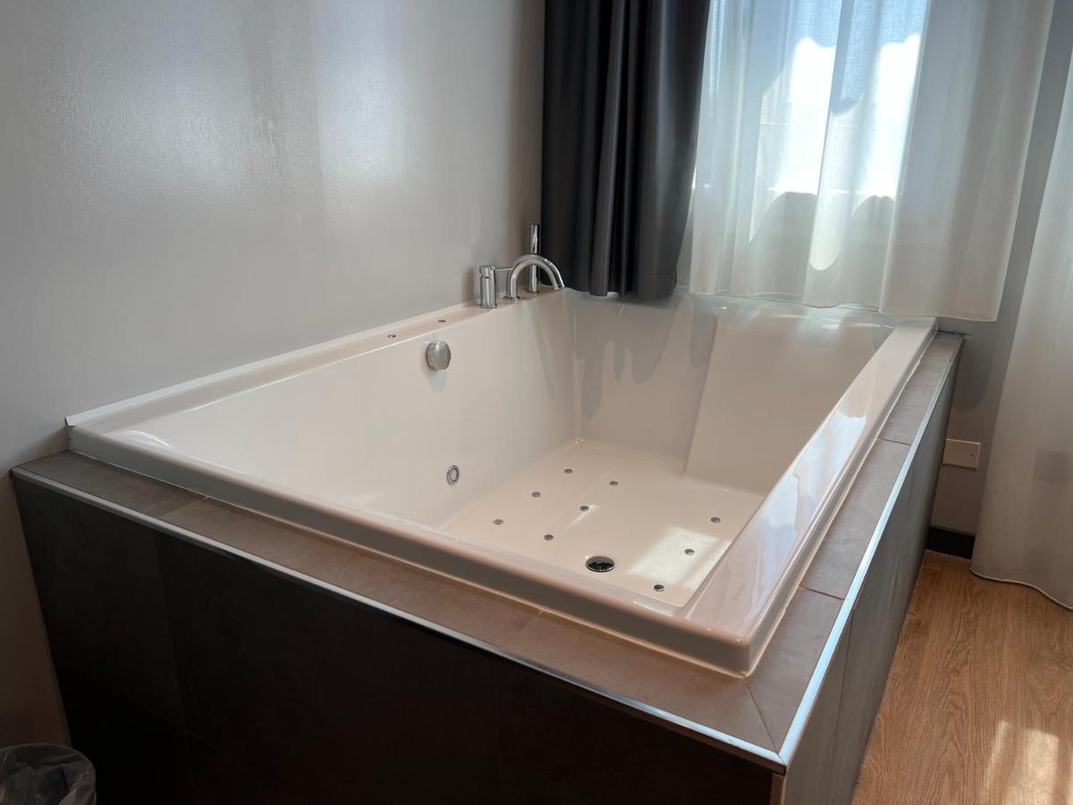 Hotel Leonessa Brescia Buitenkant foto