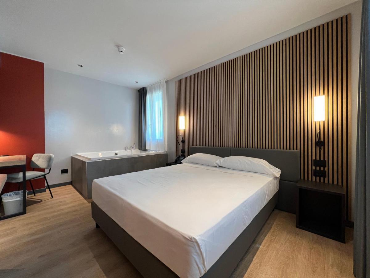 Hotel Leonessa Brescia Buitenkant foto