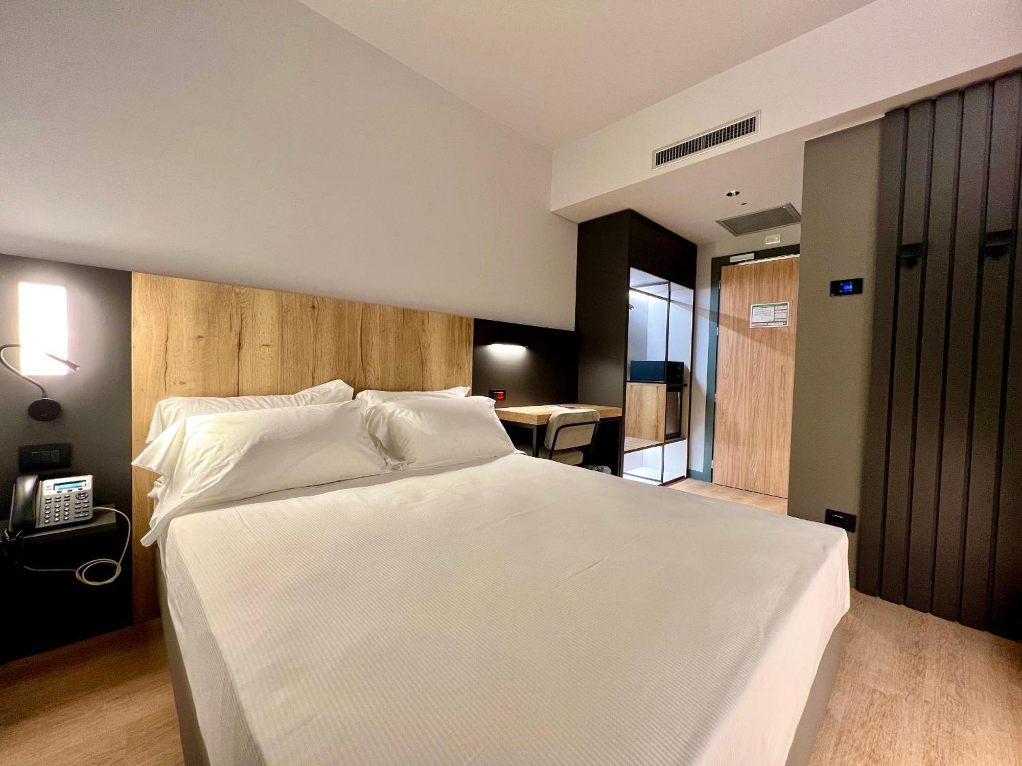 Hotel Leonessa Brescia Buitenkant foto